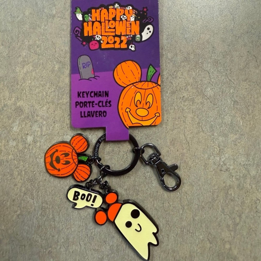 Disney World Parks 2022 Halloween Mickey Mouse Pumpkin Ghost Boo Keychain WDW